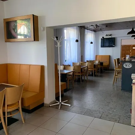 Hotel Pivovar Maly Janek - Restaurace, A Stany *