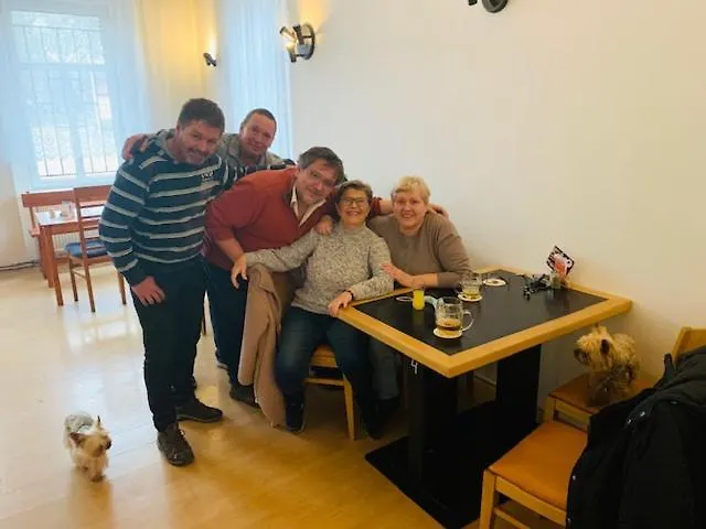 Pivovar Maly Janek - Restaurace, A Stany * Jince